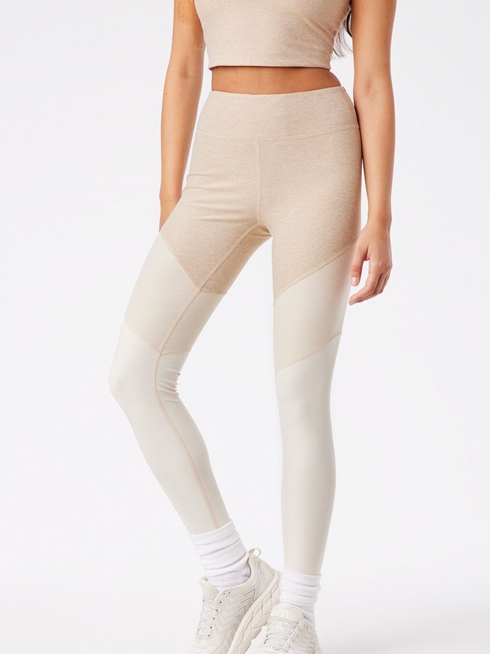 Outdoor Voices Leggings Size Medium
Tan Linen Vanilla Sugar Springs 7/8 Length